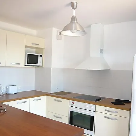 Дом отдыха Le Cap D'agde Sleeps 6 Air Con Wifi Агд